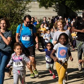 Une grande fête du sport avec près de 1500 coureur·se·s sur les 5/10km, courses jeunes et familles.Les vainqueurs des 10km ont battu le record de l'épreuve, avec la 8e meilleure performance mondiale chez les femmes!1700 euros ont été reversés à l’association Une maison au cœur de la vie, qui vient en aide aux familles dont les enfants sont hospitalisés à l’Institut Gustave-Roussy. Un grand merci aux 150 bénévoles, aux associations villejuifoises, et à tous les services de la ville.[Photos ©Anja Simonet / ©Raphaël Garnier]