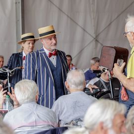 Une journée de fête pour les Seniors avec déjeuner festif abrité, spectacles et musique, dans une ambiance de guinguette conviviale et champêtre!