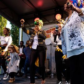 Une grande fête du sport avec près de 1500 coureur·se·s sur les 5/10km, courses jeunes et familles.Les vainqueurs des 10km ont battu le record de l'épreuve, avec la 8e meilleure performance mondiale chez les femmes!1700 euros ont été reversés à l’association Une maison au cœur de la vie, qui vient en aide aux familles dont les enfants sont hospitalisés à l’Institut Gustave-Roussy. Un grand merci aux 150 bénévoles, aux associations villejuifoises, et à tous les services de la ville.[Photos ©Anja Simonet / ©Raphaël Garnier]