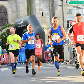 Un plateau élite relevé sur le 10km couru en moins de 29mn, de nombreux coureurs et marcheurs amateurs sur le 10, le 5 et le Run'N'Bike, et la relève déjà assurée avec les courses des jeunes l'après-midi!