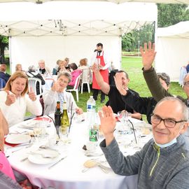 Heureux de se retrouver pour cet après-midi convivial et musical, nos Seniors ont bravé la pluie battante de ce 13 juillet!