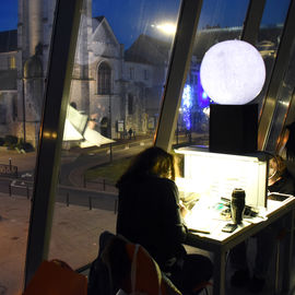 Dans le cadre de la Nuit de la Lecture, la Médiathèque Elsa-Triolet et les PULP, autour du thème de la lune et du ciel étoilé, proposaient de nombreuses surprises: contes, ciné-concert, calligraphie, Réalité virtuelle...
