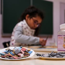 Zoom sur 3 activités enfance et jeunesse:▪️ Surf à Paris▪️ Initiation au pilotage de drones▪️ Sortie à la Ferme Pédagogique[Photos Alex Bonnemaison / Anja Simonet / Xiwen Wang]