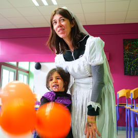 Petits monstres, savants fous, sorcières ou artistes en herbe s'en sont donnés à coeur joie pendant ces vacances d'automne. Entre ateliers, spectacles, bal, pas le temps s'ennuyer...