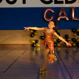 Dimanche 28 janvier, l'USV Roller Skating accueillait pour la 1ère fois ce week-end à la Halle des sports Colette Besson un gala de patinage artistique. Patineuses et patineurs de tout âge sont venus présenter, en groupe ou en solo, leurs chorégraphies sur le thème des musiques de films. [photos Sylvie Grima]