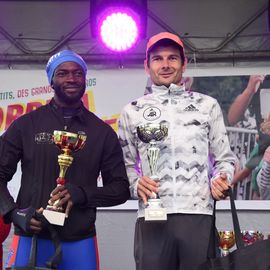 Une grande fête du sport avec près de 1500 coureur·se·s sur les 5/10km, courses jeunes et familles.Les vainqueurs des 10km ont battu le record de l'épreuve, avec la 8e meilleure performance mondiale chez les femmes!1700 euros ont été reversés à l’association Une maison au cœur de la vie, qui vient en aide aux familles dont les enfants sont hospitalisés à l’Institut Gustave-Roussy. Un grand merci aux 150 bénévoles, aux associations villejuifoises, et à tous les services de la ville.[Photos ©Anja Simonet / ©Raphaël Garnier]