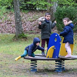 Pendant les vacances de printemps, les petits Villejuifois ont pu profiter de séjour au grand air: Nature et vie médiévale en Bourgogne pour les 6-11 ans et Nature et ferme en Seine-et-Marne pour les 4-6 ans.[photos Anja Simonet / Xiwen Wang]