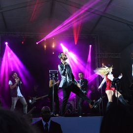 Des centaines de spectateurs massés devant la scène pour chanter avec Lisandro Cuxi, François Feldman etJoniece Jamison, danser avec le Staries Show ou applaudir le travail des musiciens et danseurs la MPT Gérard-Philipe et des Conservatoires.