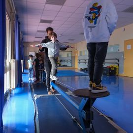 Zoom sur 3 activités enfance et jeunesse:▪️ Surf à Paris▪️ Initiation au pilotage de drones▪️ Sortie à la Ferme Pédagogique[Photos Alex Bonnemaison / Anja Simonet / Xiwen Wang]