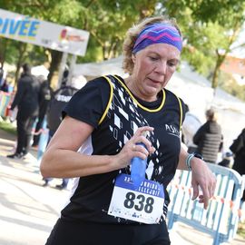 Une grande fête du sport avec près de 1500 coureur·se·s sur les 5/10km, courses jeunes et familles.Les vainqueurs des 10km ont battu le record de l'épreuve, avec la 8e meilleure performance mondiale chez les femmes!1700 euros ont été reversés à l’association Une maison au cœur de la vie, qui vient en aide aux familles dont les enfants sont hospitalisés à l’Institut Gustave-Roussy. Un grand merci aux 150 bénévoles, aux associations villejuifoises, et à tous les services de la ville.[Photos ©Anja Simonet / ©Raphaël Garnier]