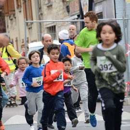 30e édition de la Corrida de Villejuif avec 2 courses adultes et 5 courses enfants.L'intégralité des photos des courses adultes sur https://t.co/T5aKXuC3KB