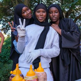 Proposées par les habitants dans le cadre de Villejuif respire, les fêtes de quartier Hautes-Bruyères et Lebon-Lamartine, samedi 27 août, ont permis aux habitants de prolonger les vacances d'été ou de se retrouver pour celles et ceux qui revenaient de congés.[Photos Sylvie Grima]