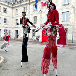 Retour en images sur le Marché de Noël en centre-ville samedi et dimanche, avec ses nombreuses animations organisées par la Ville et l'association Les commerçants de Villejuif: fanfares, Père Noël, cracheurs de feu, spectacle lumineux...[photos Xiwen Wang / Direction de la communication]