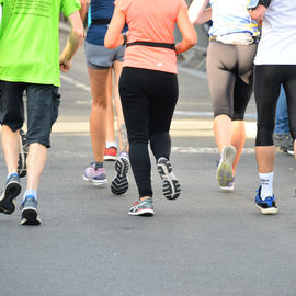 Un plateau élite relevé sur le 10km couru en moins de 29mn, de nombreux coureurs et marcheurs amateurs sur le 10, le 5 et le Run'N'Bike, et la relève déjà assurée avec les courses des jeunes l'après-midi!