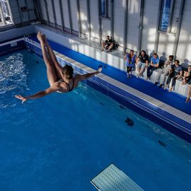 Le 13 mai se déroulait la grande soirée Plongeon au stade nautique à l'occasion de l'inauguration des nouveaux plongeoirs. Au programme : initiation pour les plus courageux·ses, et démonstrations des plongeurs·ses de l'Equipe de France et de Gary Hunt, meilleur plongeur du Monde de l'extrême.[Photos Alex Bonnemaison]