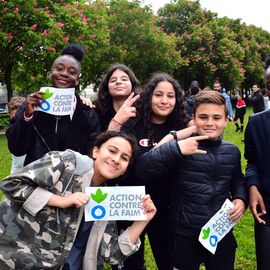 Le 9 mai, les collégiens ont couru dans le parc des Hautes Bruyères au profit de l'association Action Contre la Faim.Les élèves devaient rechercher des parrains (familles, voisins, proches, etc) qui les sponsorisent pour la course, en fonction du nombre de tours effectués!