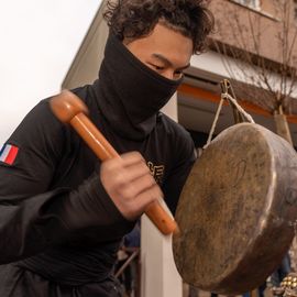 Un mois de janvier ponctué de festivités internationales: > Nouvel an berbère à la MPT Gérard Philipe avec poésie, musique, débats... permettant de mettre en valeurs les cultures Touarègue et berbère.> Nouvel an chinois et vietnamien dans le centre-ville organisé par la Pharmacie de la Mairie avec une superbe Danse du dragon> Nouvel an vietnamien à la MPT Gérard-Philipe avec spectacles, danses, arts martiaux, gastronomie... organisé par l’association Hoa Hiep Vong Tay Nhan Ai.[Photos Xiwen Wang]