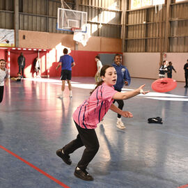 Hip-hop, trampoline, rugby, frisbee, pyramides humaines... Les vacances d'automne ont été sportives, et renversantes pour les jeunes villejuifois qui ont participé aux stages proposés par les services municipaux pendant ces vacances d'automne. [photos Lucile Cubin / Direction de la Communication]