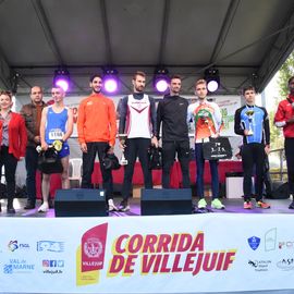 Une grande fête du sport avec près de 1500 coureur·se·s sur les 5/10km, courses jeunes et familles.Les vainqueurs des 10km ont battu le record de l'épreuve, avec la 8e meilleure performance mondiale chez les femmes!1700 euros ont été reversés à l’association Une maison au cœur de la vie, qui vient en aide aux familles dont les enfants sont hospitalisés à l’Institut Gustave-Roussy. Un grand merci aux 150 bénévoles, aux associations villejuifoises, et à tous les services de la ville.[Photos ©Anja Simonet / ©Raphaël Garnier]