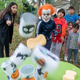 Petits monstres, savants fous, sorcières ou artistes en herbe s'en sont donnés à coeur joie pendant ces vacances d'automne. Entre ateliers, spectacles, bal, pas le temps s'ennuyer...