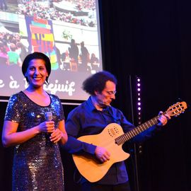 Danse ou spectacle, mais toujours autour d'un repas festif, 2 façons de se retrouver et commencer l'année dans la joie et la convivialité.