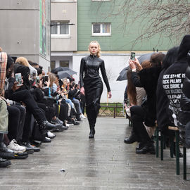 Les jeunes talents Villejuifois, Ted et Roby Kipré, ont présenté leurs créations, 20 looks inédits, au cours d'un défilé dans la ville.