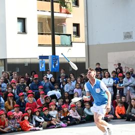 2 journées de fête, en centre-ville et au pied de la tour du 44 Jean Mermoz, organisées par le Théâtre Romain Rolland et la Ville.Un moment de féérie qui s'est aussi cette année installé en cœur de quartier pour permettre à tous d’admirer les prouesses des acrobates ![Photos Lucile Cubin]