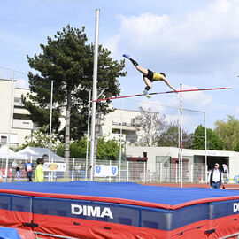 Plus de 500 athlètes ont répondu présents pour transpirer sous les premières chaleurs du printemps et les efforts fournis sur la piste du stade Louis Dolly ce samedi 26 avril. Un nouveau succès pour cette 8e édition du Meeting d'Athlétisme, un évènement organisé par l'ASFI Villejuif Athlétisme et ses nombreux bénévoles, avec la Ville de Villejuif. [photos Lucile Cubin]