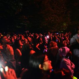 La liesse populaire du 13 juillet à Villejuif avec la guinguette, le bal variétés et le feu d'artifice de retour au parc Pablo Neruda.