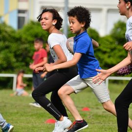 Depuis le début de l'année, 900 élèves de CE2 ont pu bénéficier de 6 à 8 séances d'initiation au rugby à l'école, organisées par la Ville et le Rugby Club du Val-de-Bièvre, en partenariat avec l'Education Nationale.