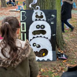 Petits monstres, savants fous, sorcières ou artistes en herbe s'en sont donnés à coeur joie pendant ces vacances d'automne. Entre ateliers, spectacles, bal, pas le temps s'ennuyer...