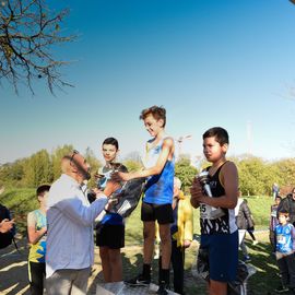 Dimanche 13 novembre, l'ASFI Villejuif Athlétisme organisait son 1er cross à destination des jeunes, au Parc Départemental des Hautes Bruyères. Pour cet évènement sportif, 17 clubs ont fait le déplacement avec plus de 500 athlètes âgé·e·s de 6 à 14 ans (catégorie Eveils à Minimes) ! [Photos Lucile Cubin]