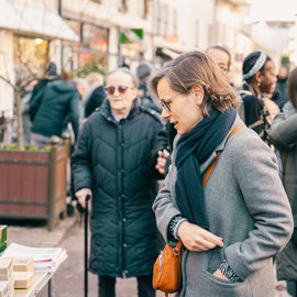 Retour en images sur le Marché de Noël en centre-ville samedi et dimanche, avec ses nombreuses animations organisées par la Ville et l'association Les commerçants de Villejuif: fanfares, Père Noël, cracheurs de feu, spectacle lumineux...[photos Xiwen Wang / Direction de la communication]