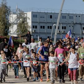 Avec près de 800 coureur·se·s et marcheur·se·s le matin et autant de jeunes et de familles l'après-midi, cette 34e édition a été de nouveau un événement sportif majeur à Villejuif et une journée de fête dans le parc des hautes-Bruyères baigné par le soleil d'automne !