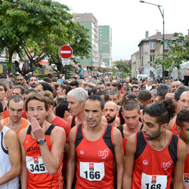 30e édition de la Corrida de Villejuif avec 2 courses adultes et 5 courses enfants.L'intégralité des photos des courses adultes sur https://t.co/T5aKXuC3KB