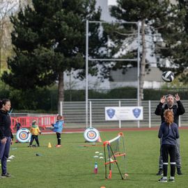 296 tours de piste bouclés lors du relais solidaire au stade Louis Dolly où des centaines de bénévoles, parents et enfants se sont rassemblés pour courir ensemble et découvrir de nouvelles activités sportives, sous le signe de la solidarité et de l’entraide.[Photos Alexandre Bonnemaison]