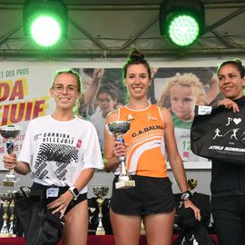 Une grande fête du sport avec près de 1500 coureur·se·s sur les 5/10km, courses jeunes et familles.Les vainqueurs des 10km ont battu le record de l'épreuve, avec la 8e meilleure performance mondiale chez les femmes!1700 euros ont été reversés à l’association Une maison au cœur de la vie, qui vient en aide aux familles dont les enfants sont hospitalisés à l’Institut Gustave-Roussy. Un grand merci aux 150 bénévoles, aux associations villejuifoises, et à tous les services de la ville.[Photos ©Anja Simonet / ©Raphaël Garnier]