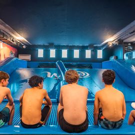 Zoom sur 3 activités enfance et jeunesse:▪️ Surf à Paris▪️ Initiation au pilotage de drones▪️ Sortie à la Ferme Pédagogique[Photos Alex Bonnemaison / Anja Simonet / Xiwen Wang]