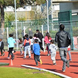 Toute la journée du 19 avril, le stade Louis Dolly a résonné des foulées et des cris d'encouragement des élèves d'élémentaire de Villejuif venus participer à la traditionnelle Course d'Endurance scolaire.