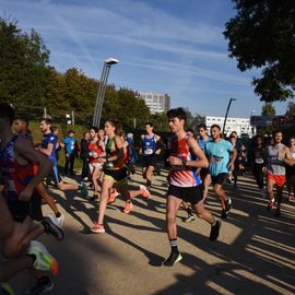 Une grande fête du sport avec près de 1500 coureur·se·s sur les 5/10km, courses jeunes et familles.Les vainqueurs des 10km ont battu le record de l'épreuve, avec la 8e meilleure performance mondiale chez les femmes!1700 euros ont été reversés à l’association Une maison au cœur de la vie, qui vient en aide aux familles dont les enfants sont hospitalisés à l’Institut Gustave-Roussy. Un grand merci aux 150 bénévoles, aux associations villejuifoises, et à tous les services de la ville.[Photos ©Anja Simonet / ©Raphaël Garnier]