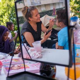 Proposées par les habitants dans le cadre de Villejuif respire, les fêtes de quartier Hautes-Bruyères et Lebon-Lamartine, samedi 27 août, ont permis aux habitants de prolonger les vacances d'été ou de se retrouver pour celles et ceux qui revenaient de congés.[Photos Sylvie Grima]