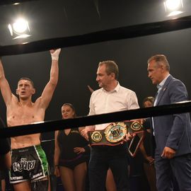 Revivez en images cette 3e édition du prestigieux gala de boxe, du ring aux coulisses.