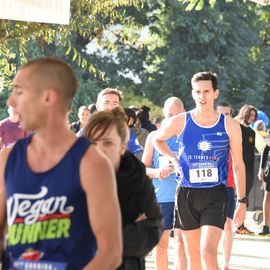 Une grande fête du sport avec près de 1500 coureur·se·s sur les 5/10km, courses jeunes et familles.Les vainqueurs des 10km ont battu le record de l'épreuve, avec la 8e meilleure performance mondiale chez les femmes!1700 euros ont été reversés à l’association Une maison au cœur de la vie, qui vient en aide aux familles dont les enfants sont hospitalisés à l’Institut Gustave-Roussy. Un grand merci aux 150 bénévoles, aux associations villejuifoises, et à tous les services de la ville.[Photos ©Anja Simonet / ©Raphaël Garnier]