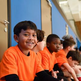 Le service des Sports de la Ville organisait cette semaine un tournoi de football autour de l’Égalité et de la Fraternité. L’occasion pour les enfants de tester leurs aptitudes sportives et leurs valeurs républicaines. [Photos Lucile Cubin]