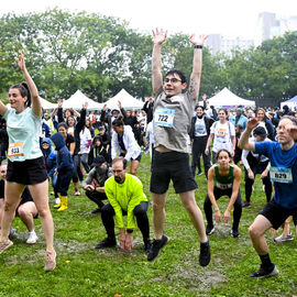 Malgré la pluie et un parc des Hautes-Bruyères détrempé, vous étiez encore plus nombreux que les 2 années précédentes sur les diverses courses à pied de la La Corrida de Villejuif: 5km, 10km, marche, courses scolaires et des familles... Bravo pour les performances, la bonne humeur et l'ambiance aux participants, aux bénévoles, à la photographe, aux clubs organisateurs et aux sponsors! [photo Lucile Cubin]