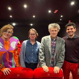 Vous étiez plusieurs centaines pour profiter des animations proposées pour cette Nuit Blanche 2025, et notamment l'installation exceptionnelle de L’Usine de film amateur de Michel Gondry, pour vivre l’expérience d’un film de A à Z : scénario, montage, effets spéciaux, doublage... jusqu’à la projection finale. [photos Xiwen Wang]