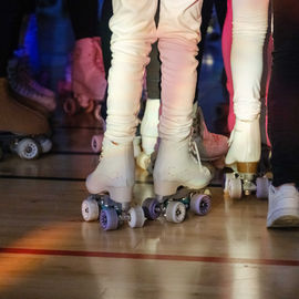 Dimanche 28 janvier, l'USV Roller Skating accueillait pour la 1ère fois ce week-end à la Halle des sports Colette Besson un gala de patinage artistique. Patineuses et patineurs de tout âge sont venus présenter, en groupe ou en solo, leurs chorégraphies sur le thème des musiques de films. [photos Sylvie Grima]