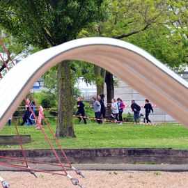 Le 9 mai, les collégiens ont couru dans le parc des Hautes Bruyères au profit de l'association Action Contre la Faim.Les élèves devaient rechercher des parrains (familles, voisins, proches, etc) qui les sponsorisent pour la course, en fonction du nombre de tours effectués!