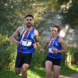 Une grande fête du sport avec près de 1500 coureur·se·s sur les 5/10km, courses jeunes et familles.Les vainqueurs des 10km ont battu le record de l'épreuve, avec la 8e meilleure performance mondiale chez les femmes!1700 euros ont été reversés à l’association Une maison au cœur de la vie, qui vient en aide aux familles dont les enfants sont hospitalisés à l’Institut Gustave-Roussy. Un grand merci aux 150 bénévoles, aux associations villejuifoises, et à tous les services de la ville.[Photos ©Anja Simonet / ©Raphaël Garnier]