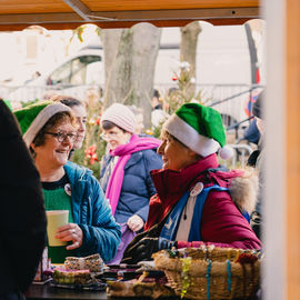 Retour en images sur le Marché de Noël en centre-ville samedi et dimanche, avec ses nombreuses animations organisées par la Ville et l'association Les commerçants de Villejuif: fanfares, Père Noël, cracheurs de feu, spectacle lumineux...[photos Xiwen Wang / Direction de la communication]